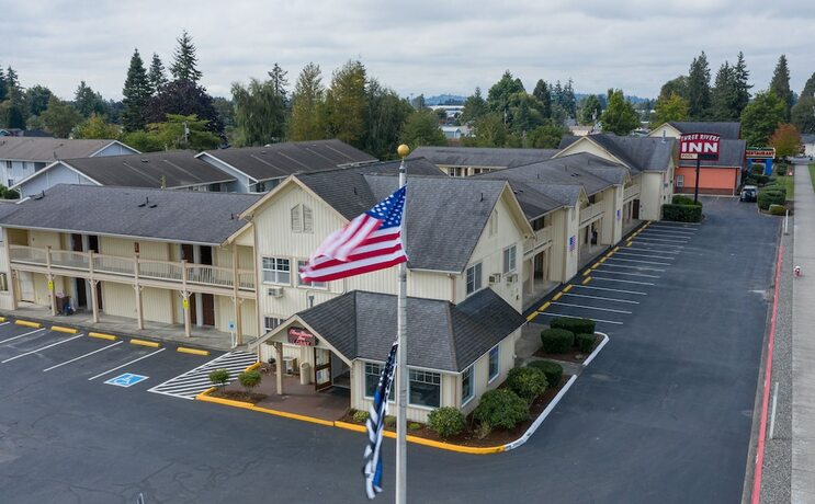 Imagen general del Hotel Three Rivers Inn, Sedro-Woolley. Foto 1