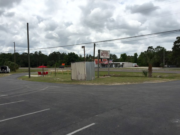 Imagen de los exteriores del Hotel Three Rivers Motel. Foto 17