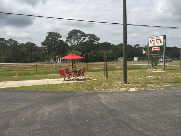 Imagen de los exteriores del Hotel Three Rivers Motel. Foto 20