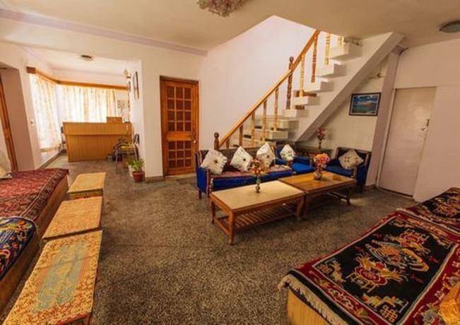 Imagen de los interiores del Hotel Three Roses. Foto 12