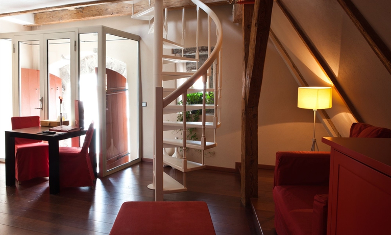 Imagen de los interiores del Hotel Three Sisters. Foto 9