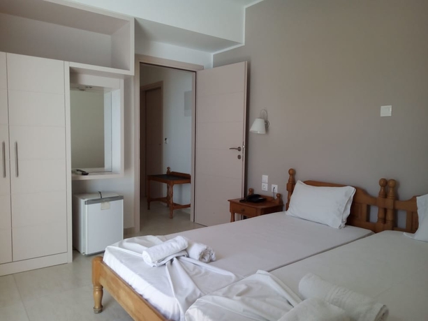 Imagen de la habitación del Hotel Three Stars Beach. Foto 3