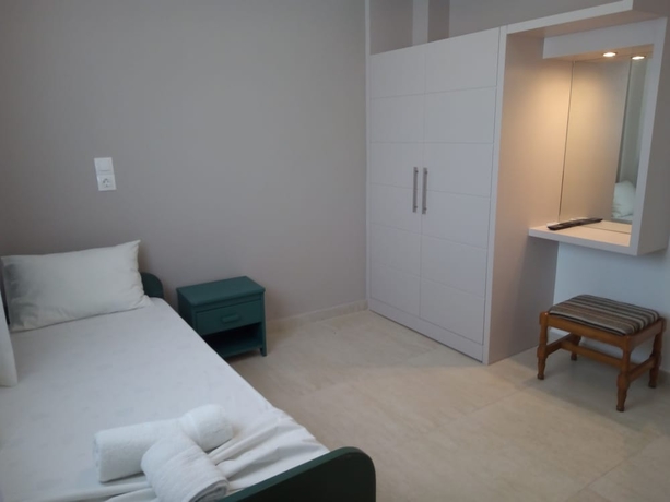 Imagen de la habitación del Hotel Three Stars Beach. Foto 4