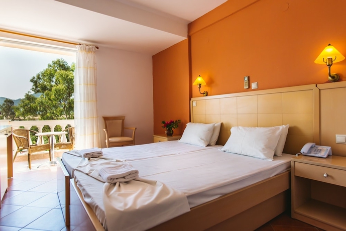 Imagen de la habitación del Hotel Three Stars Beach. Foto 7