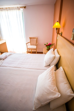 Imagen de la habitación del Hotel Three Stars Beach. Foto 9