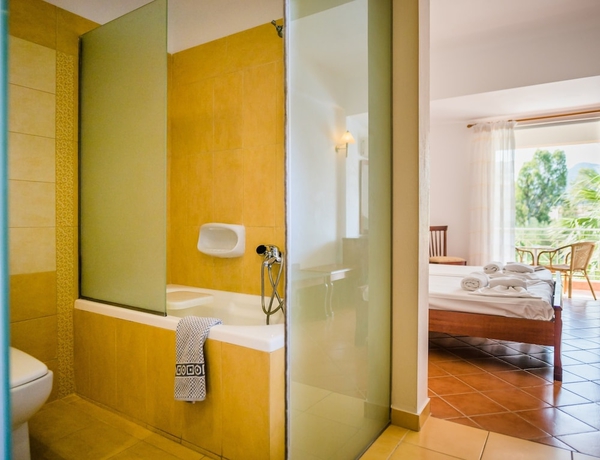 Imagen de la habitación del Hotel Three Stars Beach. Foto 15