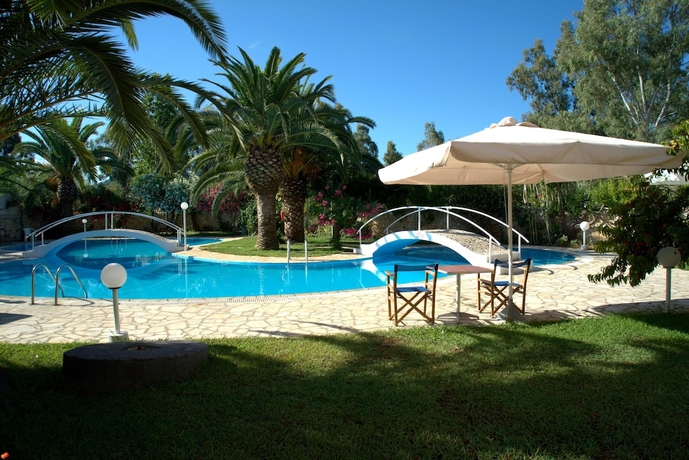 Imagen de la piscina del Hotel Three Stars Beach. Foto 17