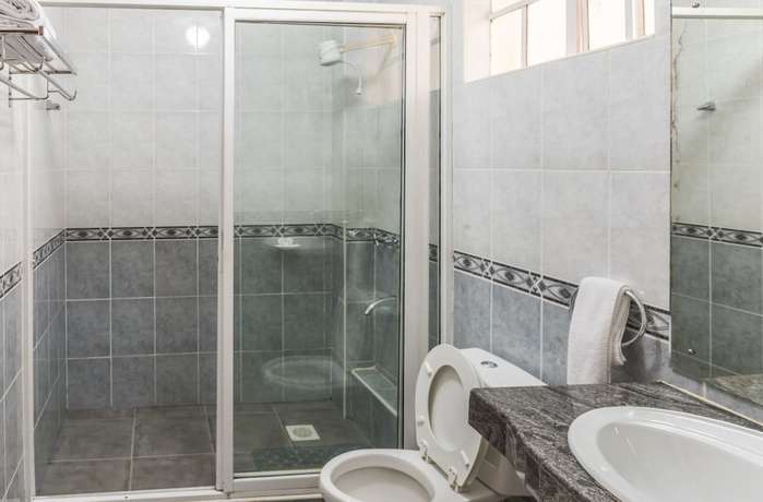 Imagen de la habitación del Hotel Three Steers. Foto 13