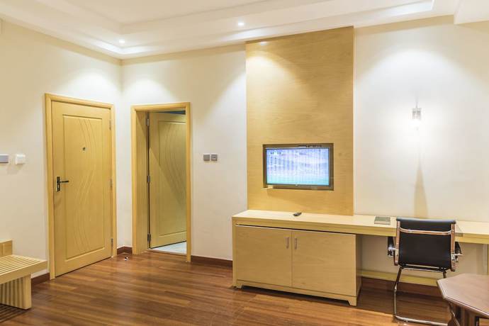 Imagen de la habitación del Hotel Three Steers. Foto 15