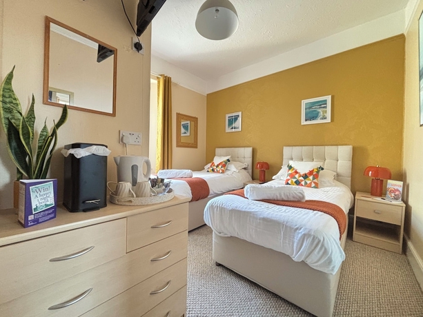 Imagen de la habitación del Hotel Three palms. Foto 12
