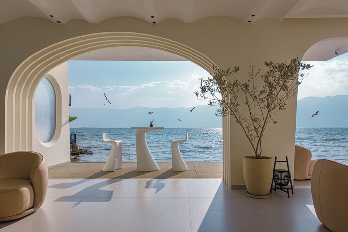 Imagen de los interiores del Hotel Three types of cloud river snow shops. Foto 13