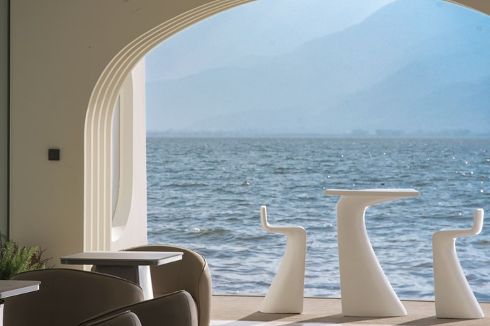 Imagen de los interiores del Hotel Three types of cloud river snow shops. Foto 14