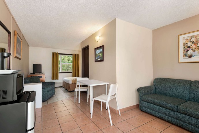 Imagen de la habitación del Hotel Thriftlodge Edmonton. Foto 3