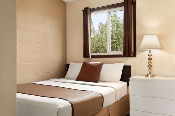 Imagen de la habitación del Hotel Thriftlodge Edmonton. Foto 7