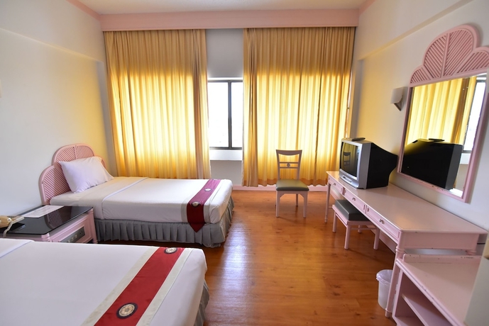 Imagen de la habitación del Hotel Thumrin. Foto 4