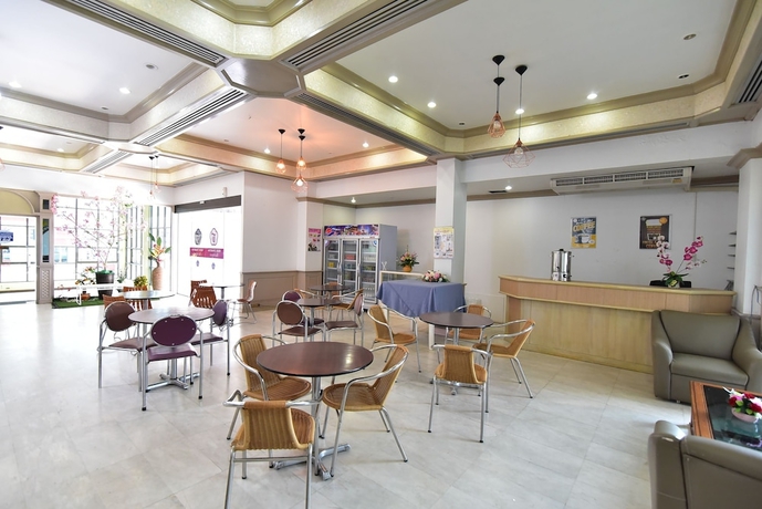 Imagen de los interiores del Hotel Thumrin. Foto 17