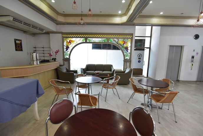 Imagen de los interiores del Hotel Thumrin. Foto 18