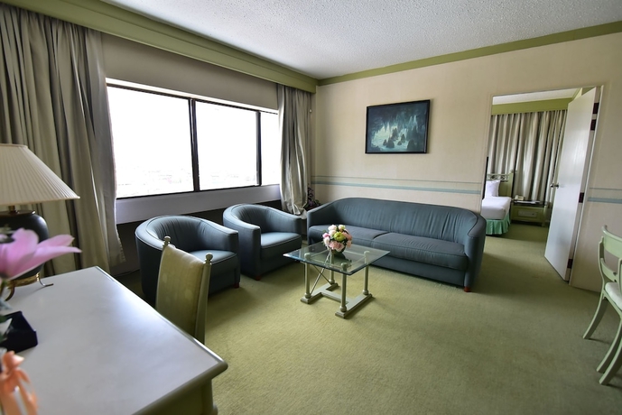 Imagen de la habitación del Hotel Thumrin. Foto 7