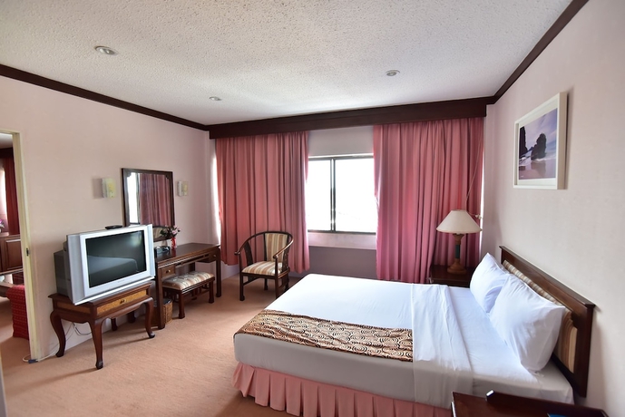 Imagen de la habitación del Hotel Thumrin. Foto 8