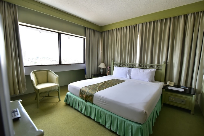 Imagen de la habitación del Hotel Thumrin. Foto 11