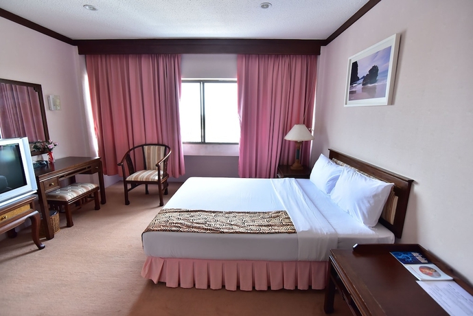 Imagen de la habitación del Hotel Thumrin. Foto 12