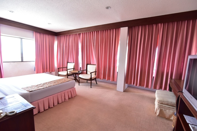 Imagen de la habitación del Hotel Thumrin. Foto 14