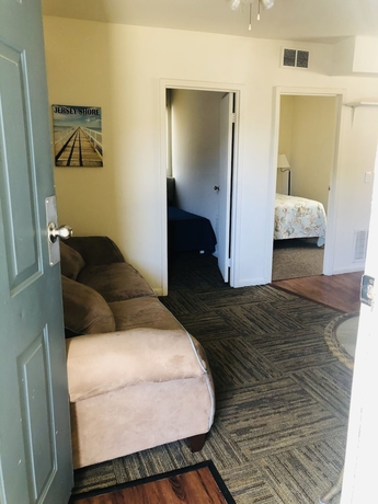 Imagen de la habitación del Hotel Thunderbird Motel. Foto 16