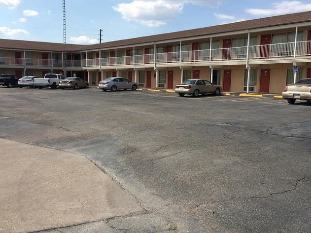Imagen de los interiores del Hotel Thunderbird Motel Hillsboro. Foto 19
