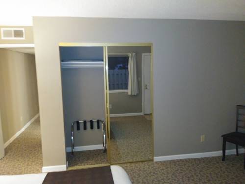 Imagen de la habitación del Hotel Thunderbird Resort Club. Foto 6
