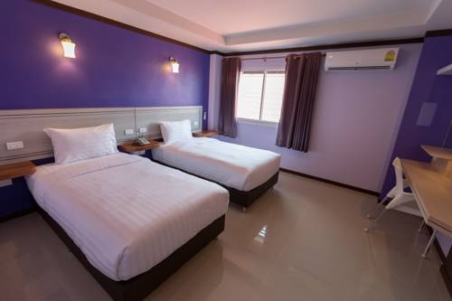 Imagen de la habitación del Hotel Thungtawan. Foto 13