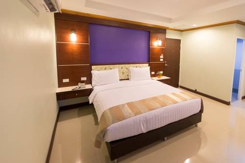 Imagen de la habitación del Hotel Thungtawan. Foto 15