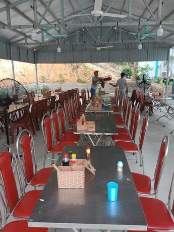 Imagen del bar/restaurante del Hotel Thuy Hoang Resort. Foto 5