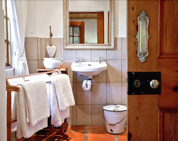 Imagen de la habitación del Hotel Thylitshia Villa. Foto 15