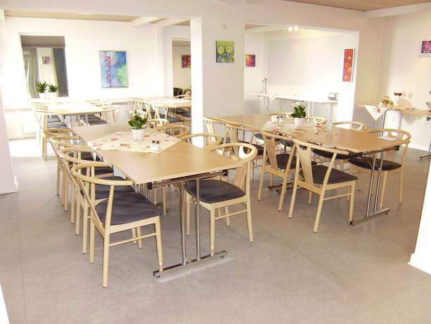 Imagen del bar/restaurante del Hotel Thyregod Kursuscenter. Foto 3