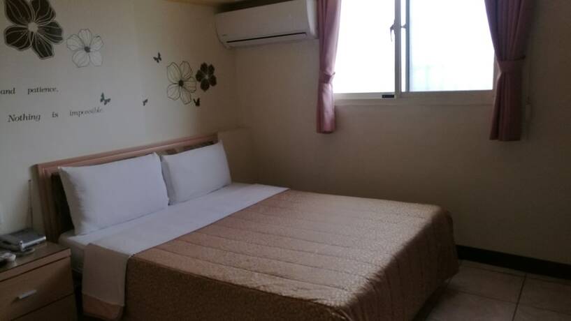 Imagen de la habitación del Hotel Ti Hwa. Foto 26