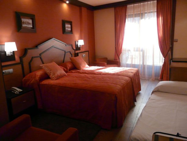 Imagen de la habitación del Hotel Tío Manolo de Noia. Foto 6