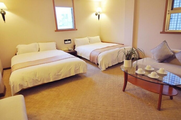 Imagen de la habitación del Hotel Tian Long. Foto 14