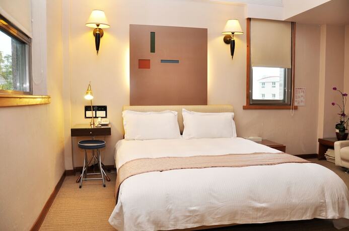 Imagen de la habitación del Hotel Tian Long. Foto 15