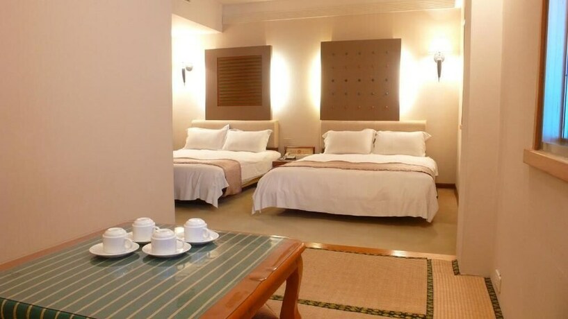 Imagen de la habitación del Hotel Tian Long. Foto 18
