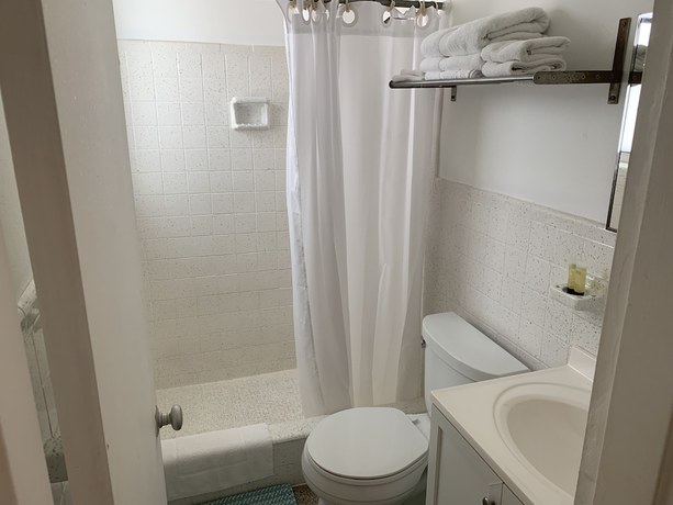 Imagen de la habitación del Hotel Tiana Beach Inn. Foto 4