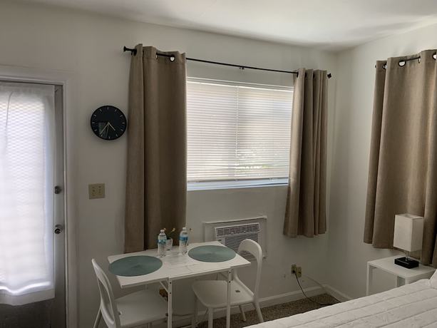 Imagen de la habitación del Hotel Tiana Beach Inn. Foto 9