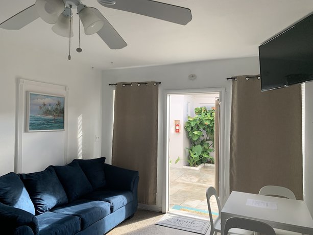 Imagen de la habitación del Hotel Tiana Beach Inn. Foto 15
