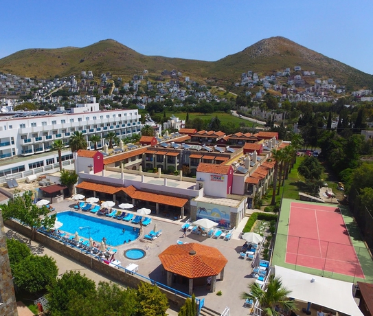 Imagen de la piscina del Hotel Tiana Beach Resort - All Inclusive. Foto 18