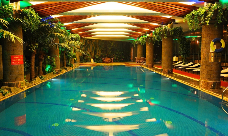Imagen de la piscina del Hotel Tianheng International Yiwu. Foto 16