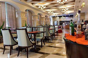 Imagen del bar/restaurante del Hotel Tianijn Jinhuang Real Estate Golden Ocean. Foto 2