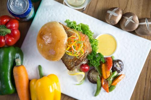 Imagen del bar/restaurante del Hotel Tianjin All-legend International. Foto 2