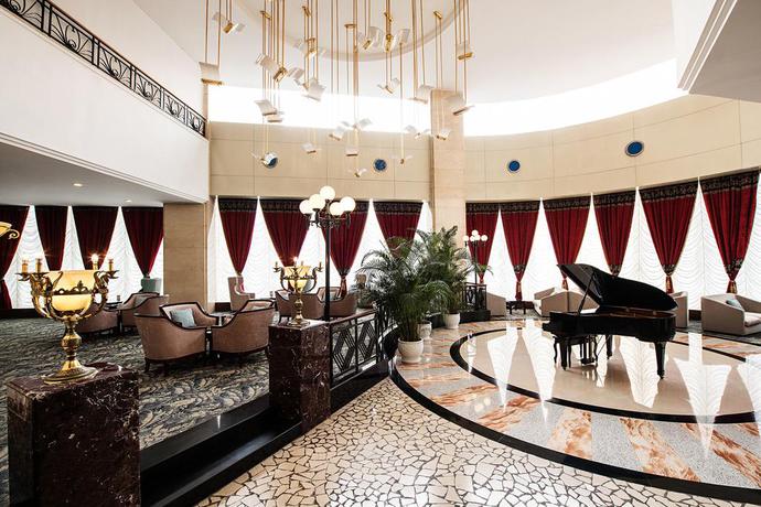 Imagen de los interiores del Hotel Tianjin Golden Crown. Foto 8