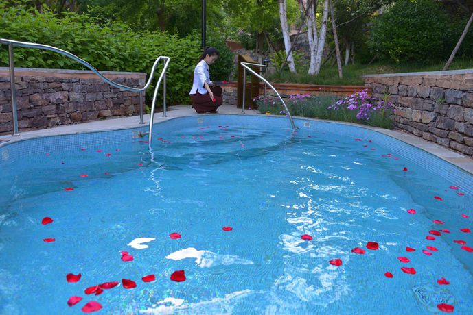 Imagen de la piscina del Hotel Tianjin Jing Ji Saint Light Resort and Spa. Foto 10