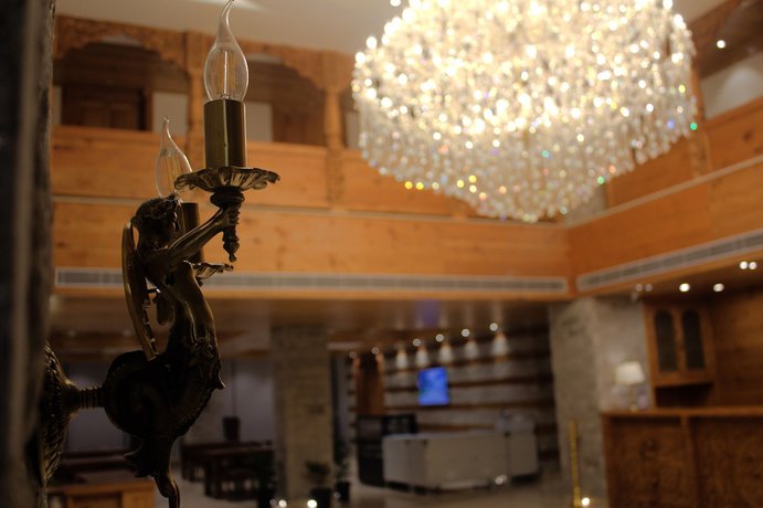 Imagen de los interiores del Hotel Tiaraas and Resorts - A Five Star Luxury Resort Manali. Foto 16