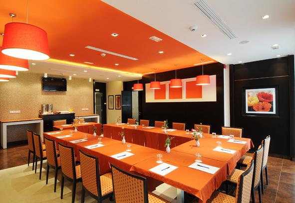 Imagen del bar/restaurante del Hotel Tiba. Foto 2